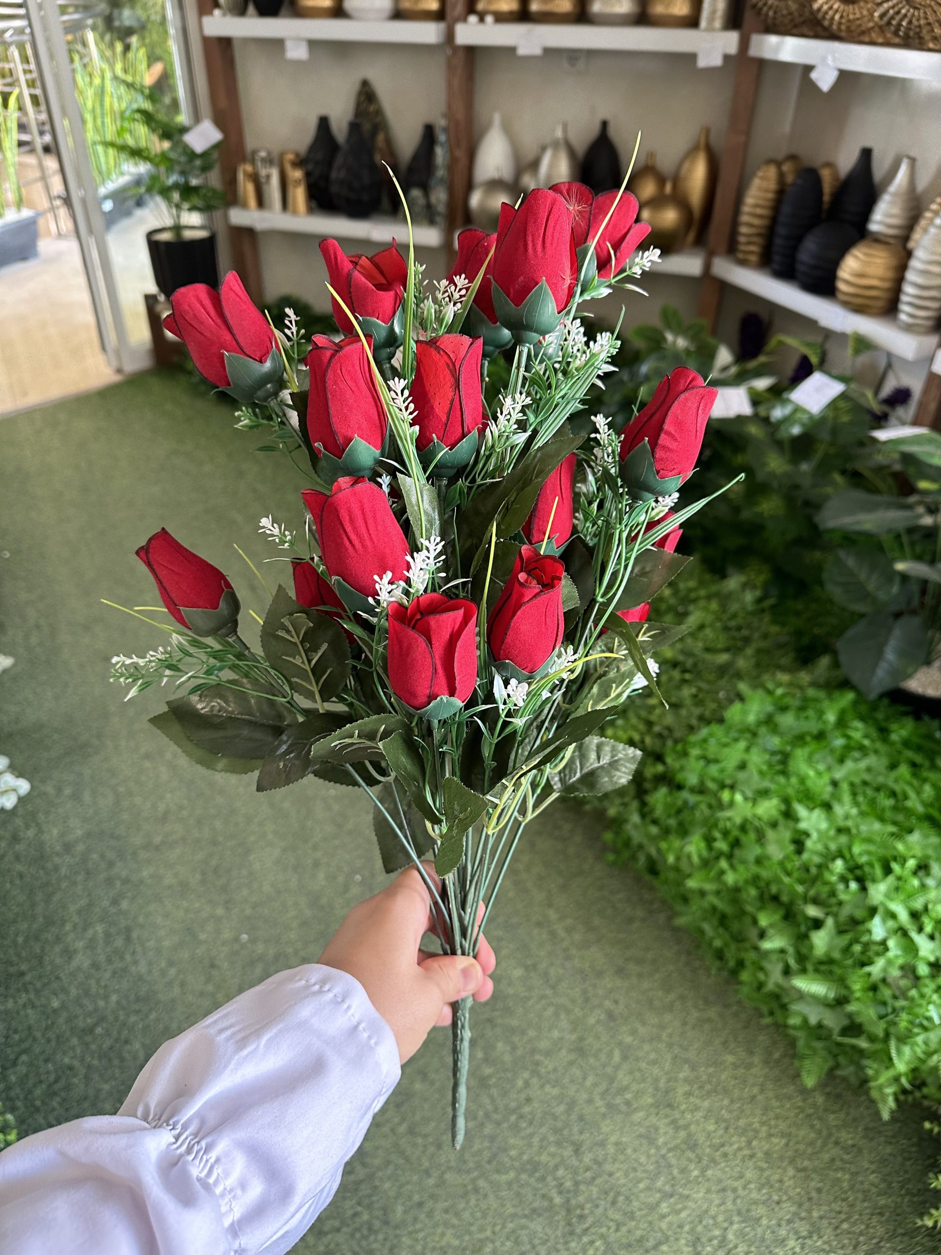 IMG_20250806_115839_376 بوته رز مخمل لب مشکی 24 گل - تصویر 1