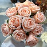 دسته رز کاملیا بزرگ 12 شاخه - تصویر 2